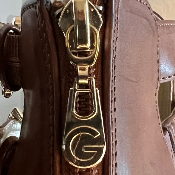 “NEW” G BY GUESS HIGH HEELS - Picture 8 of 16